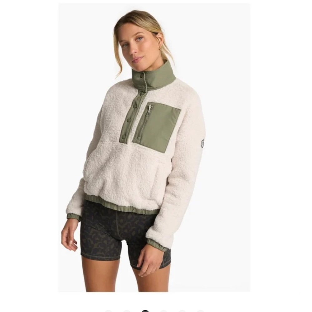 Vuori Cream and Green Sweatshirt